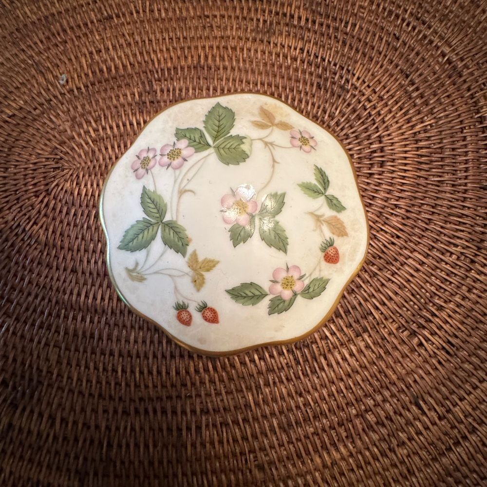 Vintage Wedgwood Avebury Floral Trinket Box